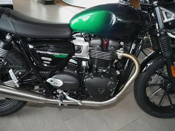 TRIUMPH SPEED TWIN (2/10)