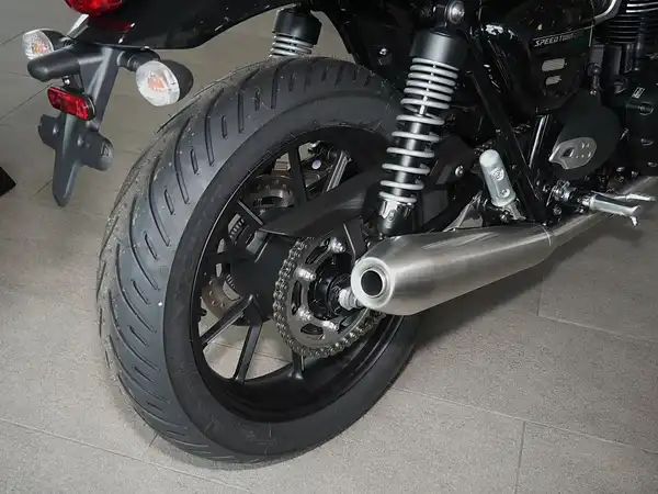 TRIUMPH SPEED TWIN (3/10)