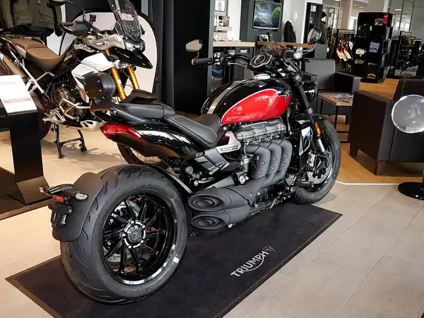 TRIUMPH ROCKET X (2/13)