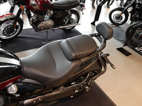 TRIUMPH ROCKET X (8/13)