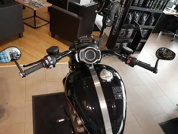 TRIUMPH ROCKET X (9/13)