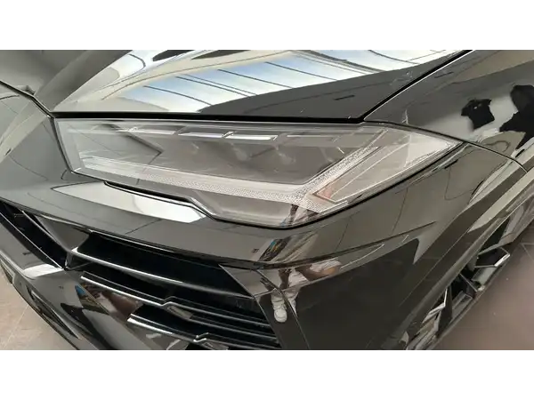 LAMBORGHINI URUS (15/16)