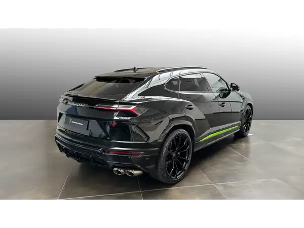 LAMBORGHINI URUS (3/16)