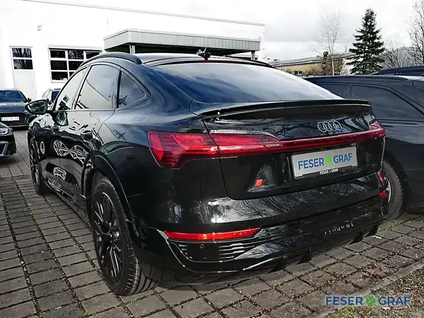 AUDI Q8 (3/18)