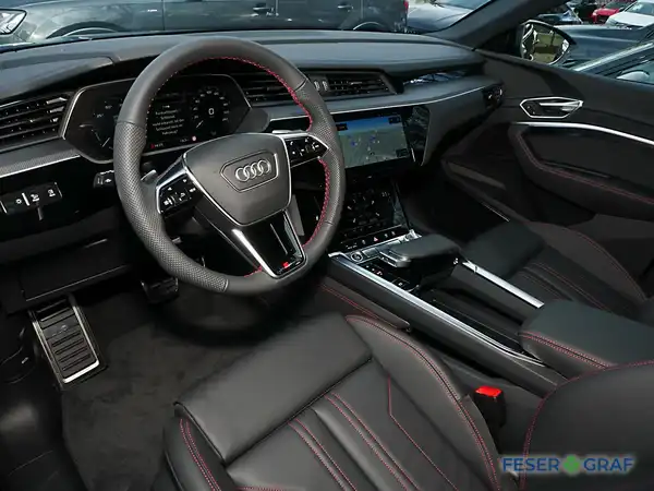 AUDI Q8 (7/18)