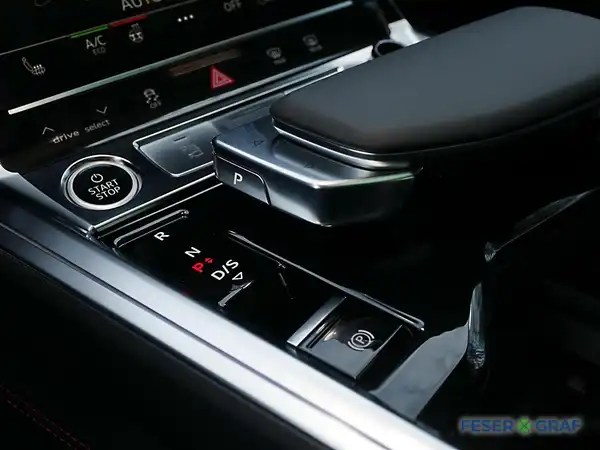 AUDI Q8 (10/18)