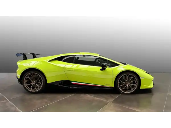 LAMBORGHINI HURACÁN (2/18)