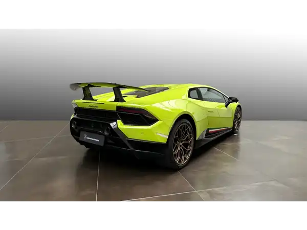 LAMBORGHINI HURACÁN (3/18)