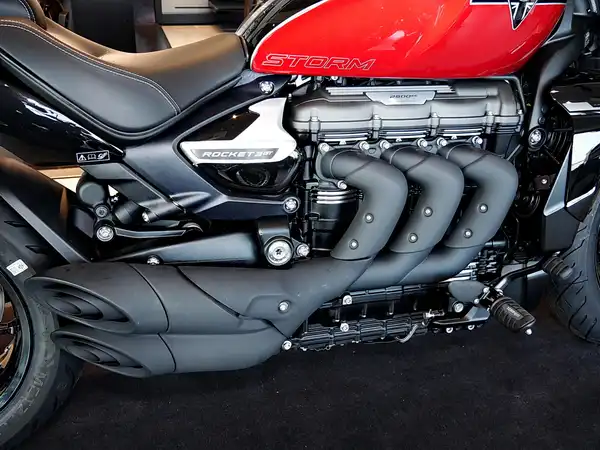 TRIUMPH ROCKET X (4/10)