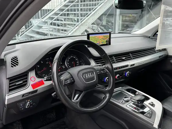 AUDI Q7 (10/19)