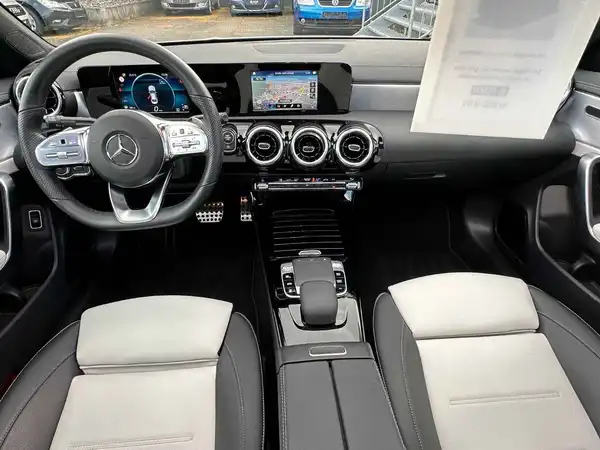 MERCEDES-BENZ CLA (10/18)