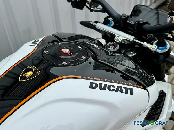 DUCATI STREETFIGHTER (6/16)