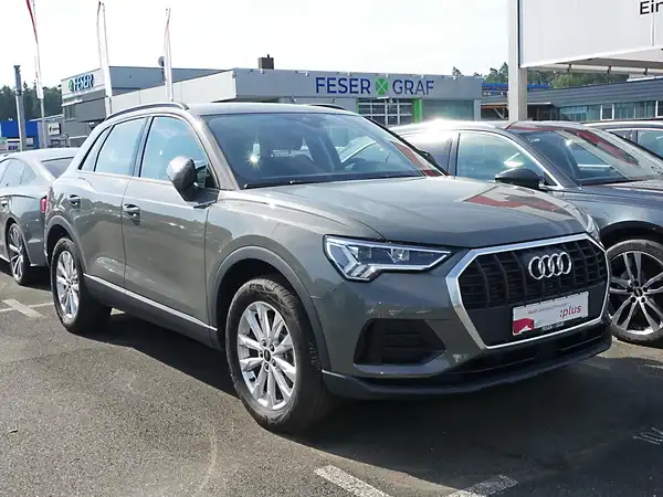 AUDI Q3 (2/17)