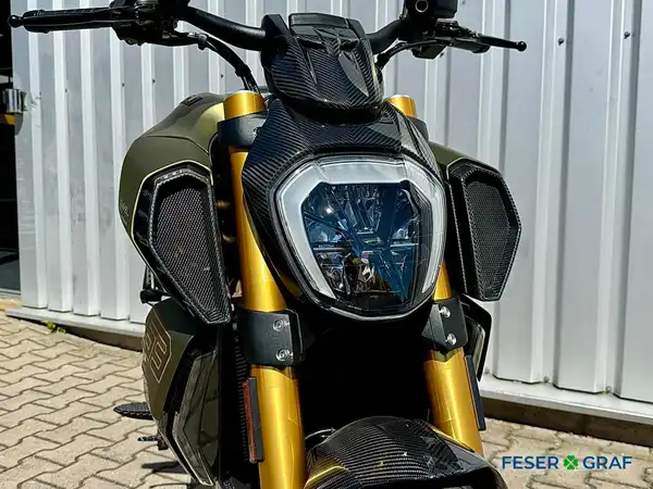 DUCATI DIAVEL (18/20)