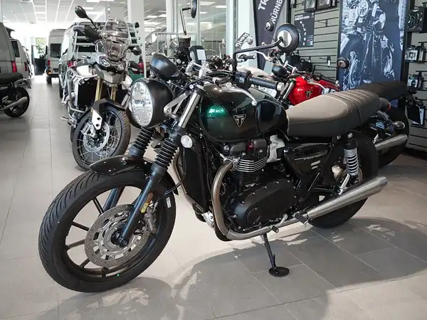 TRIUMPH SPEED TWIN (5/10)